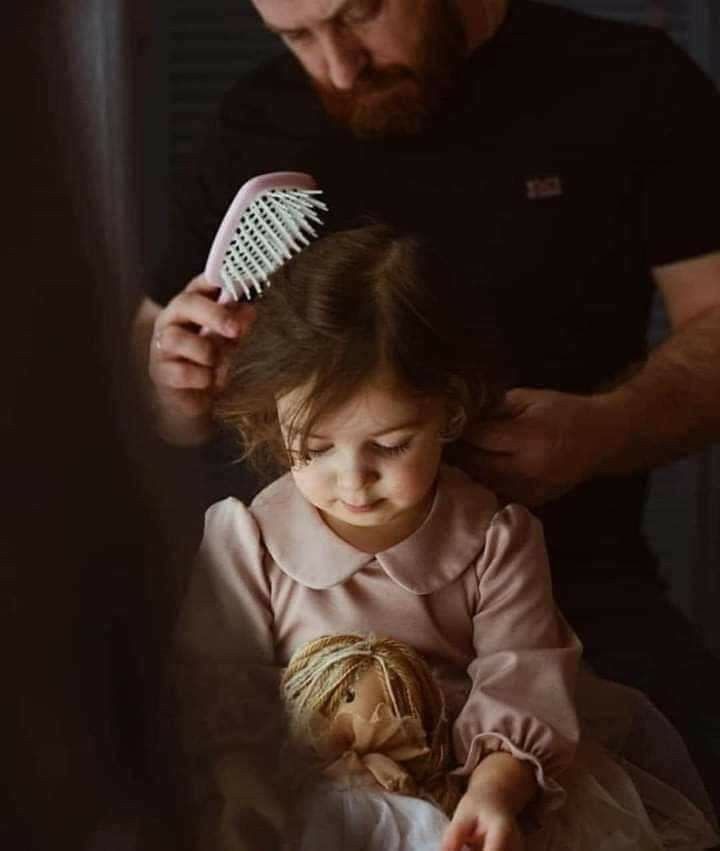 دلال الأب لابنته