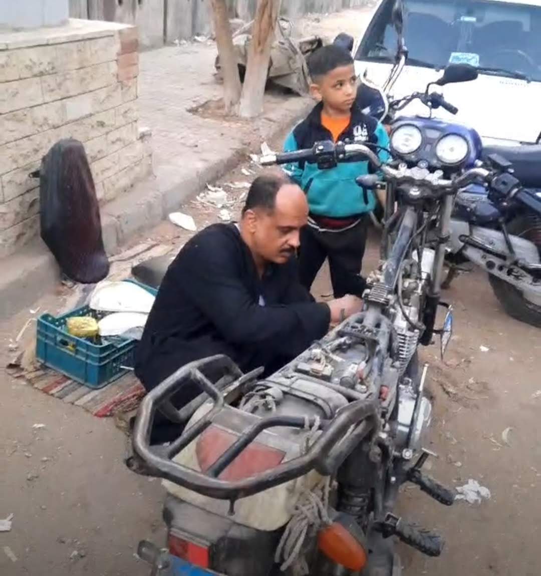 العم عفيفي ميكانيكي كفيف في المنيا