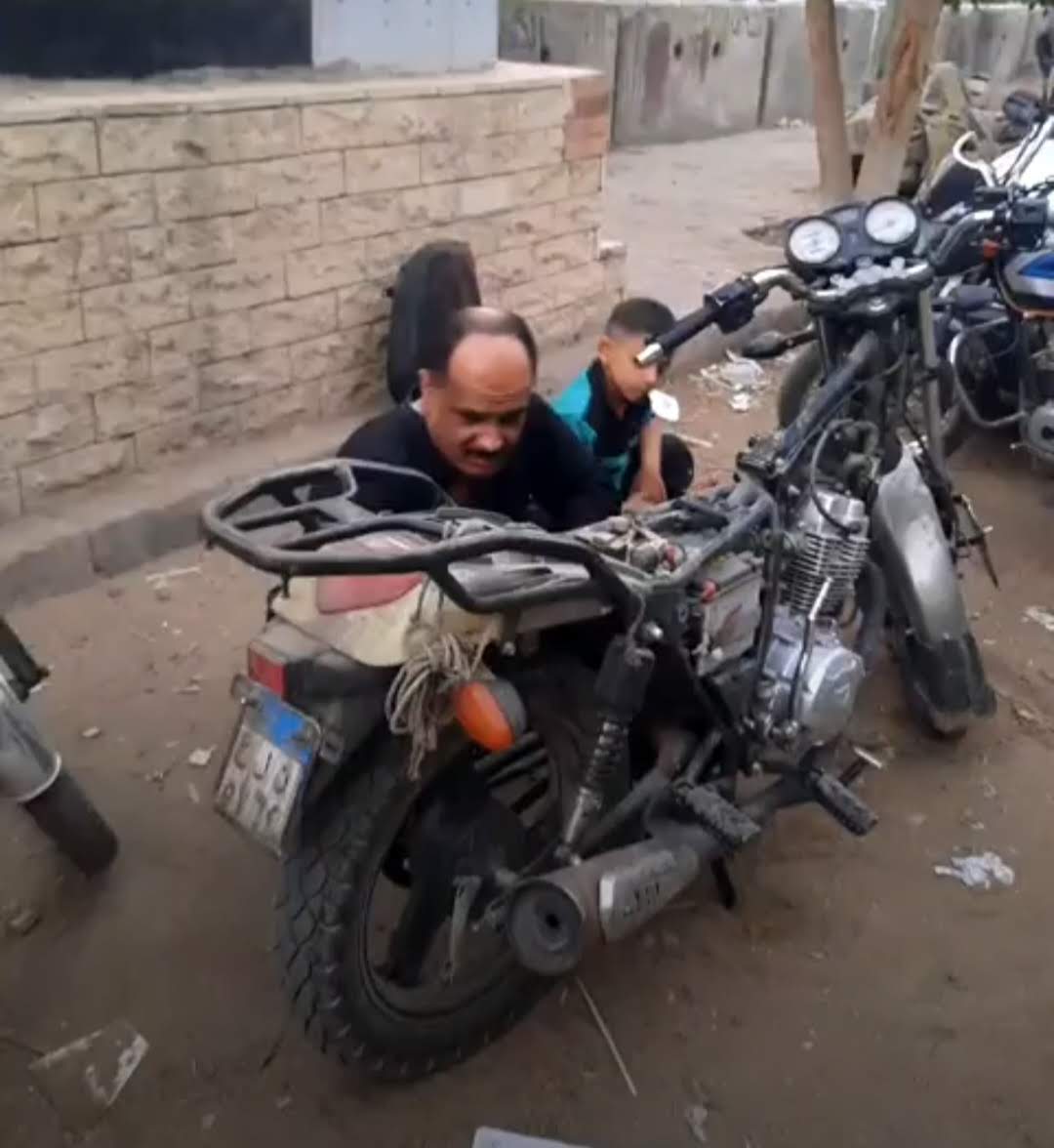 العم عفيفي ميكانيكي كفيف في المنيا