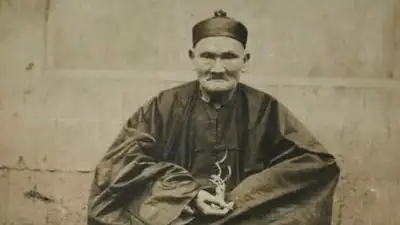 لي تسينون.. أسرار أطول رجل في العالم