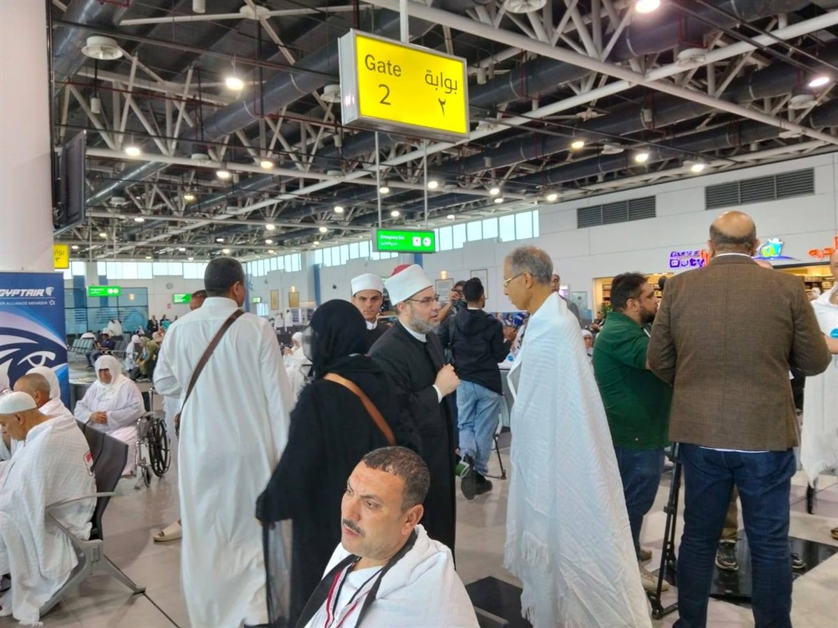 البحوث الإسلامية ينفذ برنامج توعوي في مطارات وموانئ الجمهورية