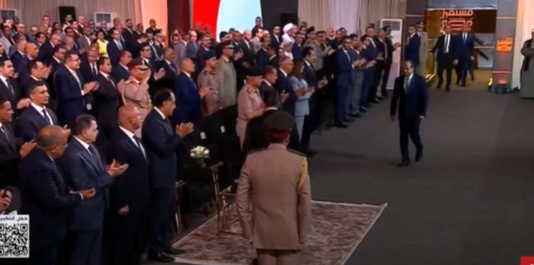 الرئيس السيسي داخل القاعه