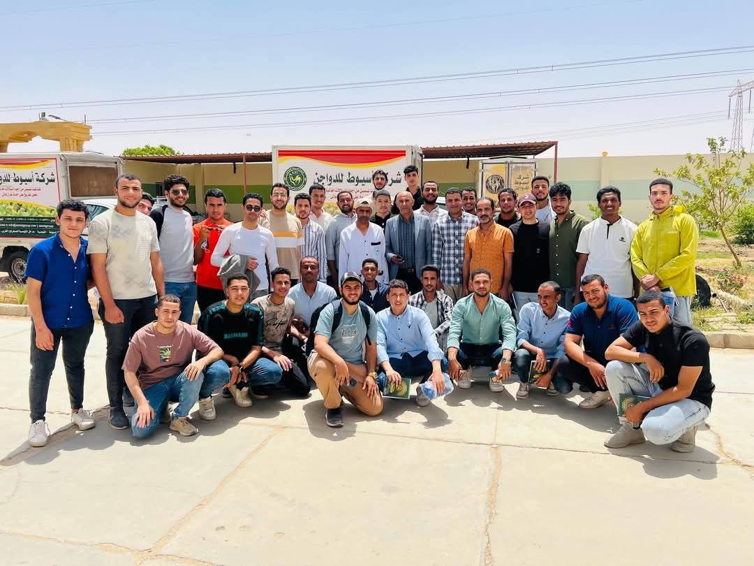 زيارة لطلاب شعبة الدواجن بزراعة أسيوط