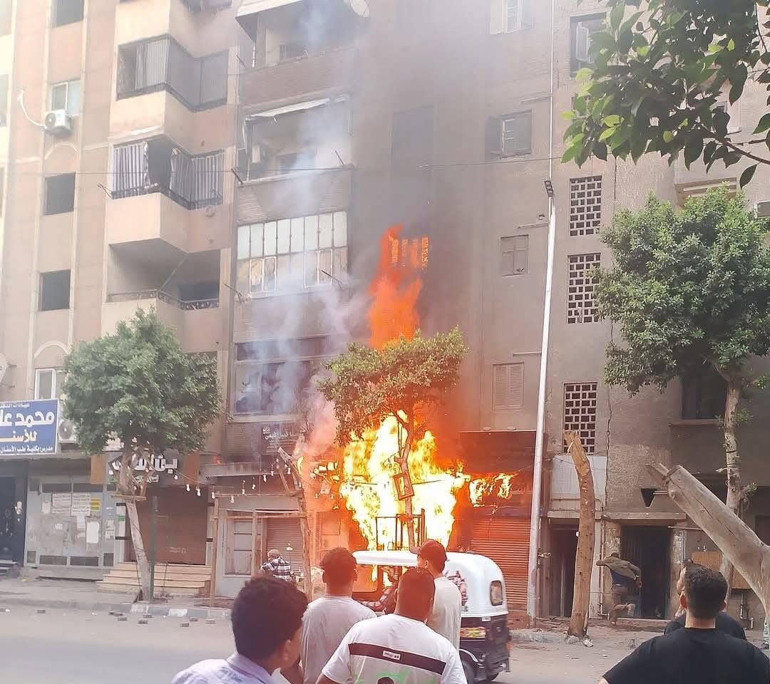 <strong>حريق في محل تجاري لبيع الزجاج بالزيتون</strong>
