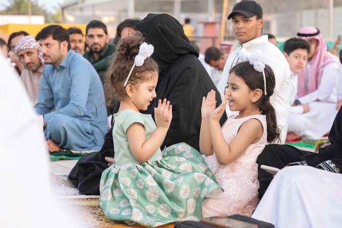 الاطفال في العيد