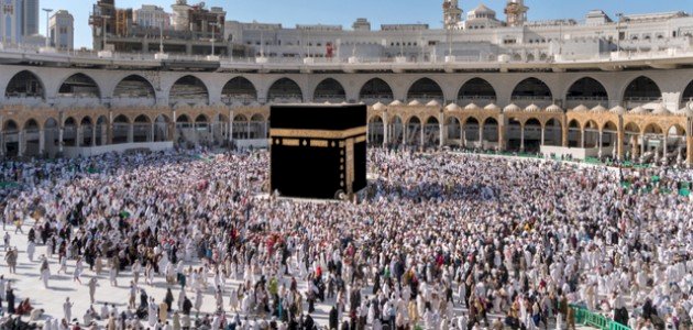 الطواف حول الكعبة