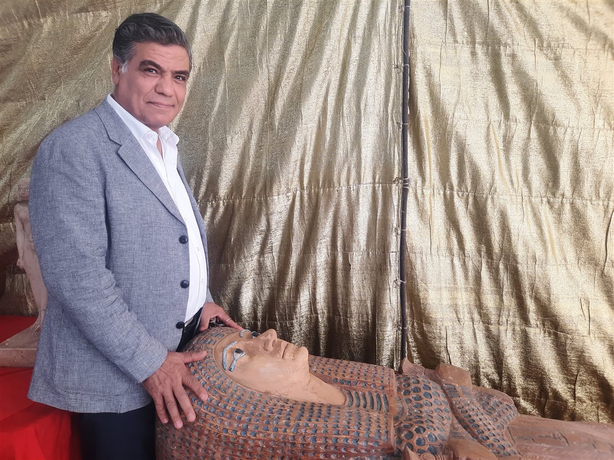 الدكتور جرجس الجاولي وتمثال الفراعنه بالمنيا