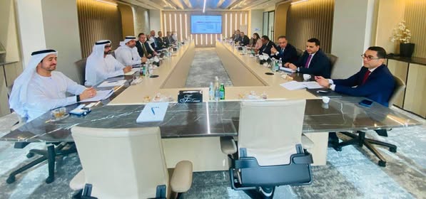 وزير الاستثمار يبحث مع مجموعة أبوظبي للطيران فرص التعاون في الطيران والعقارات