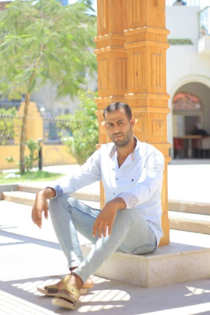 احد الشباب المتوفى