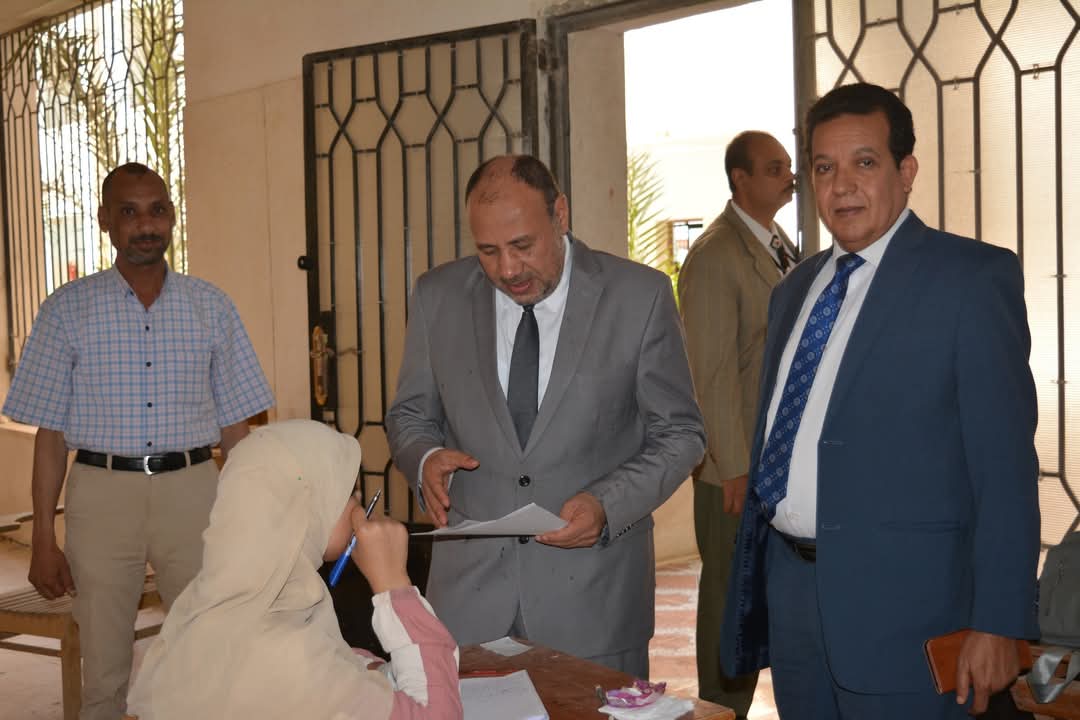 نائب رئيس جامعة الأزهر يتفقد امتحانات كلية البنات بالمنيا