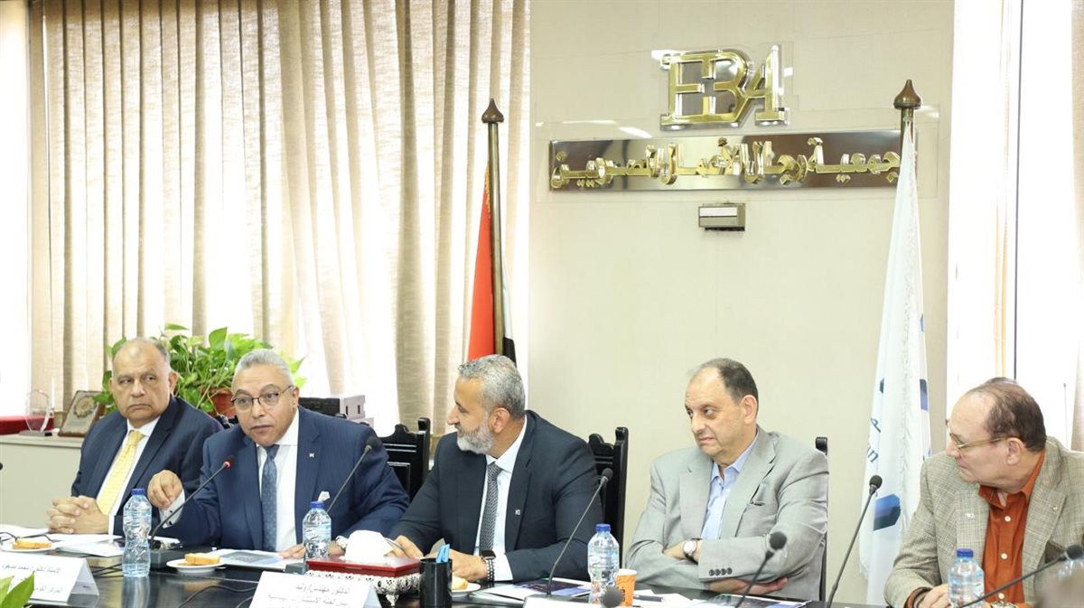 اثناء اللقاء