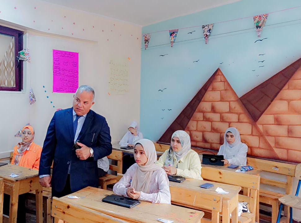 قبيصي يتابع لجان امتحانات النقل بشرق وغرب الفيوم ويؤكد على الانضباط وتهيئة الأجواء المناسبة