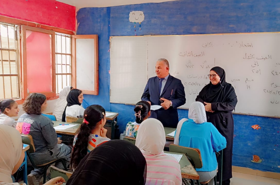 قبيصي يتابع لجان امتحانات النقل بشرق وغرب الفيوم ويؤكد على الانضباط وتهيئة الأجواء المناسبة