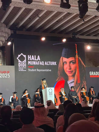 الفنانة حلا الترك