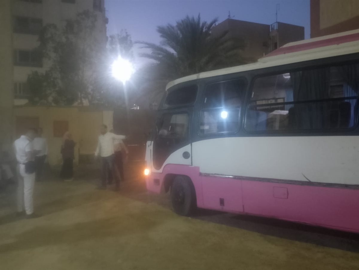 وكيل تعليم الفيوم يتابع مركز توزيع أسئلة الدبلومات الفنية ويشيد بانضباط العمل