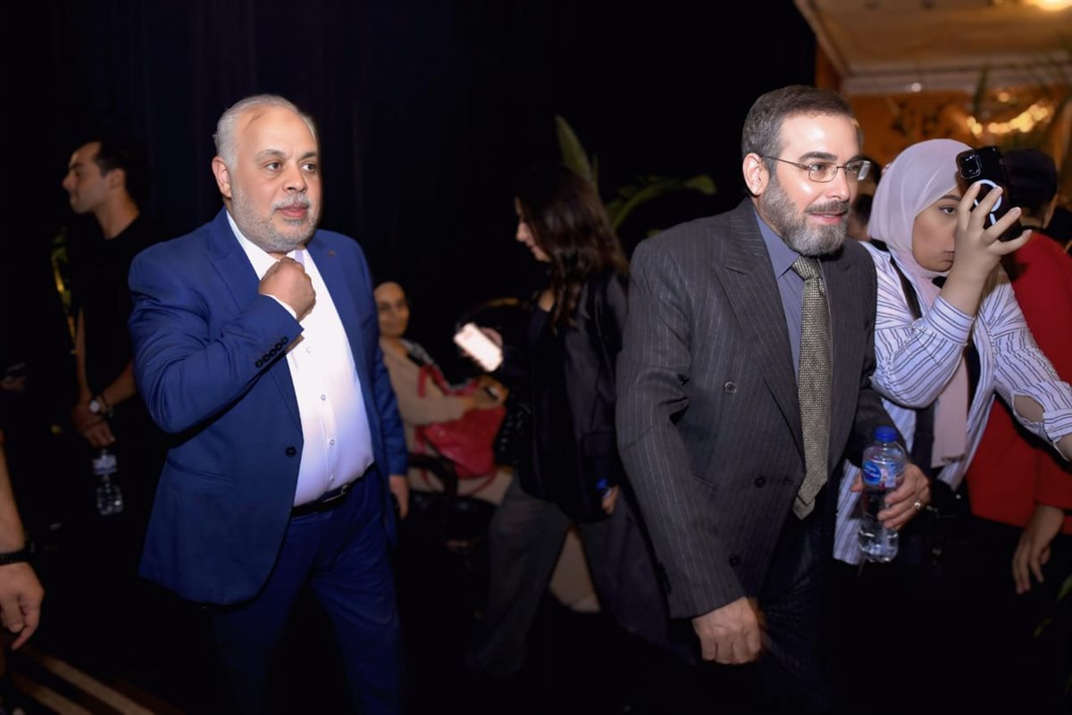 النجوم في العرض الموسيقي المسرحي صوت وصورة