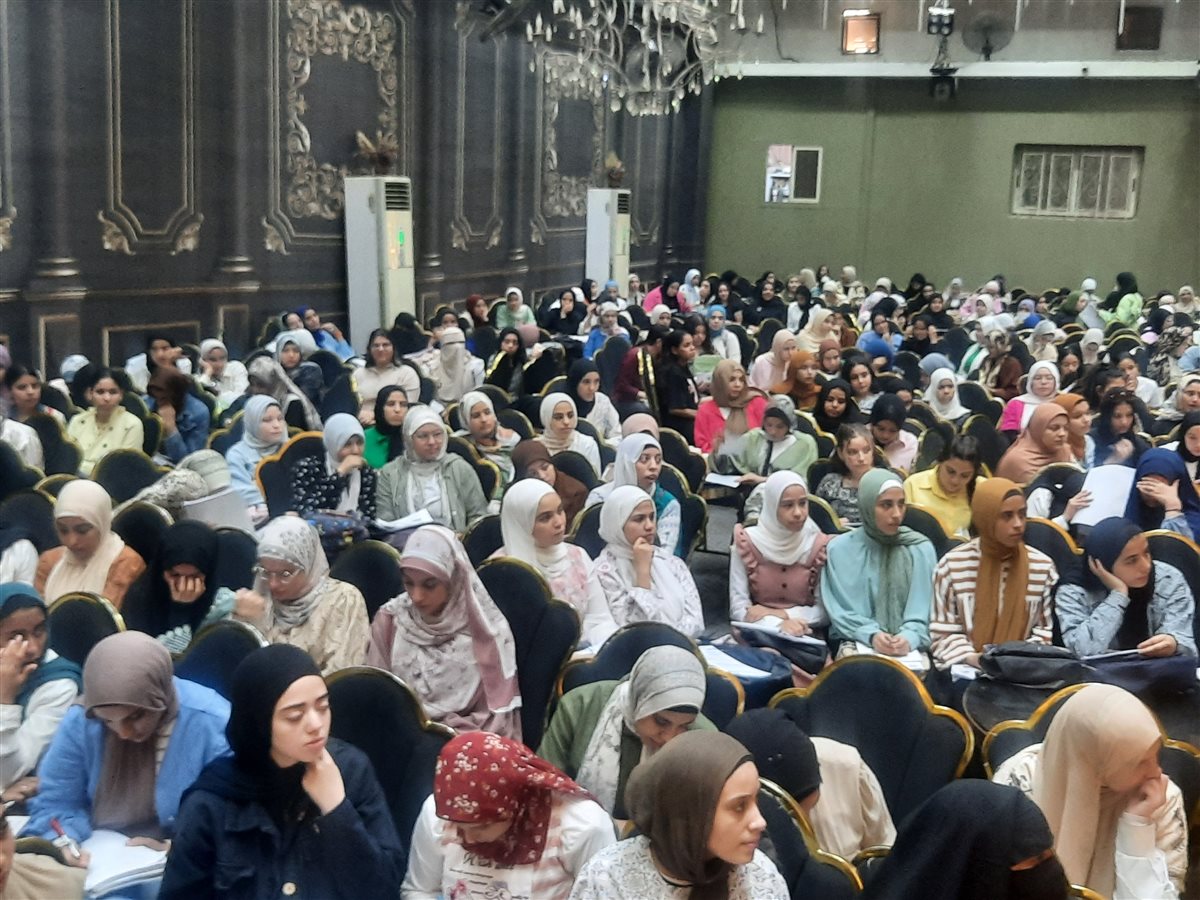 صورة من المراجعة النهائية لطلاب الثانوية العامة بالمنيا