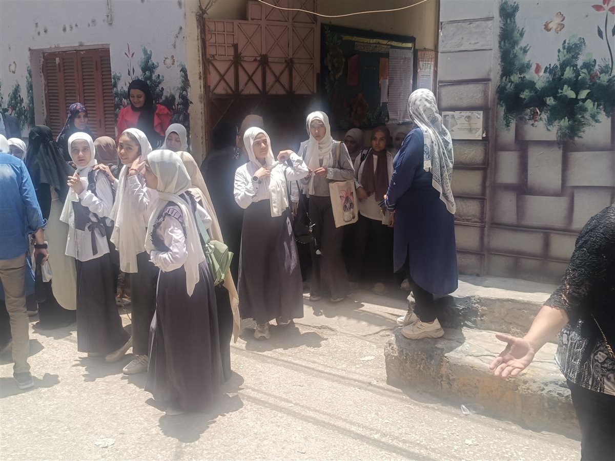 طلاب الشهادة الإعدادية بالفيوموالعلوم صعب جدا .. نتمى مراعتنا فى التصحيح