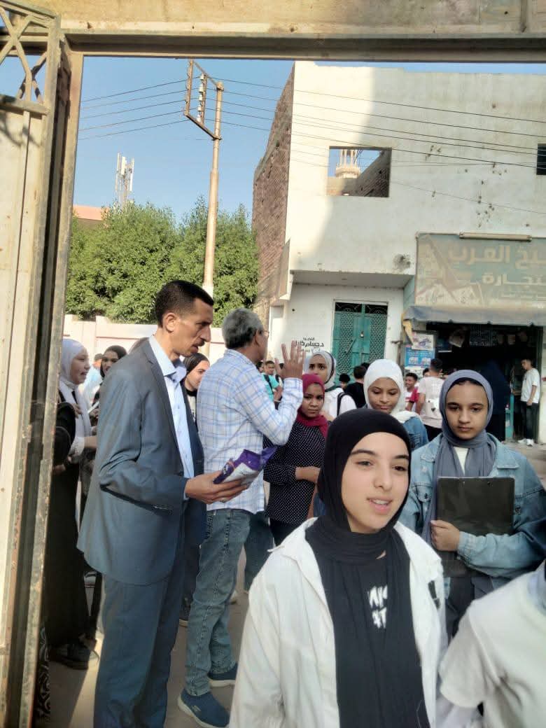 طلاب الشهادة الإعدادية بالفيوموالعلوم صعب جدا .. نتمى مراعتنا فى التصحيح