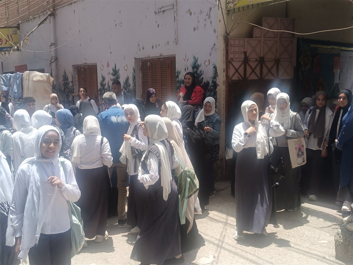 طلاب الشهادة الإعدادية بالفيوموالعلوم صعب جدا .. نتمى مراعتنا فى التصحيح