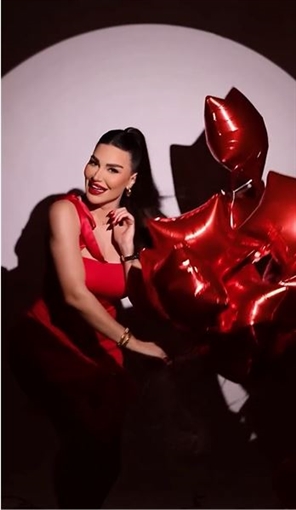الفنانة سارة نخلة