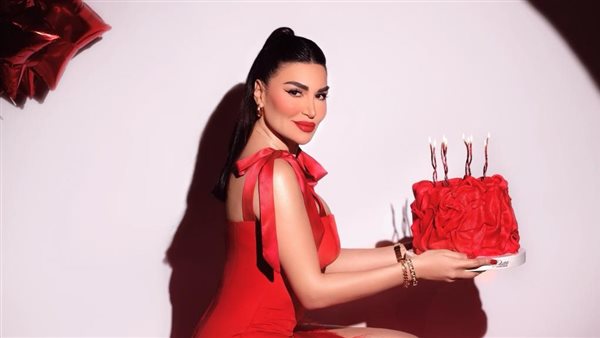 الفنانة سارة نخلة