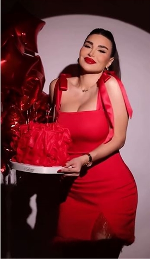 الفنانة سارة نخلة