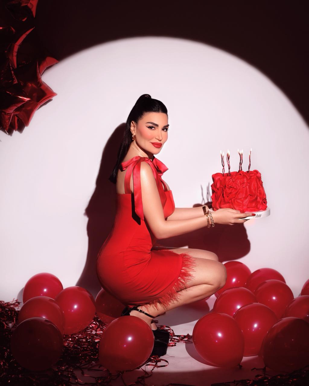 الفنانة سارة نخلة