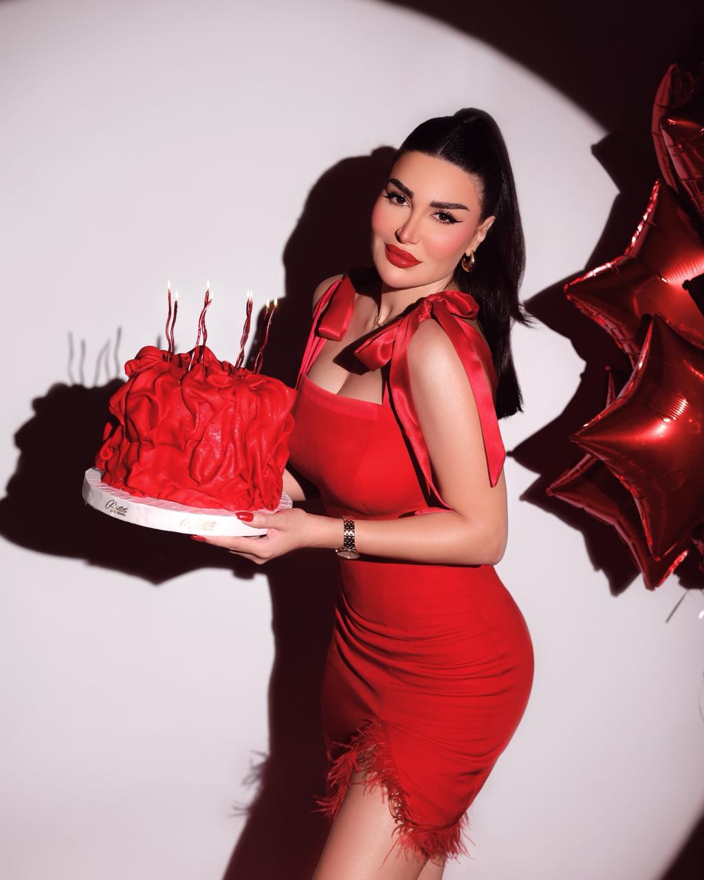 الفنانة سارة نخلة