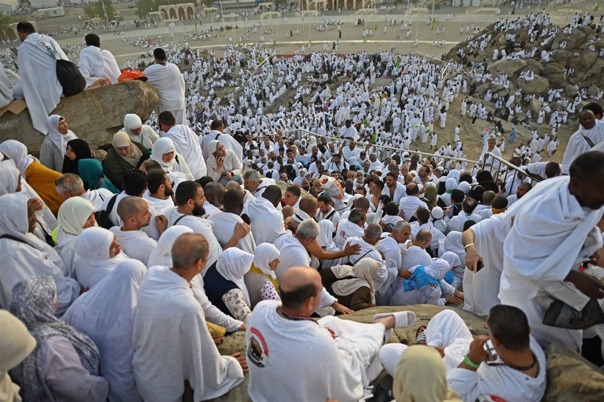 حجاج بيت الله على صعيد عرفات