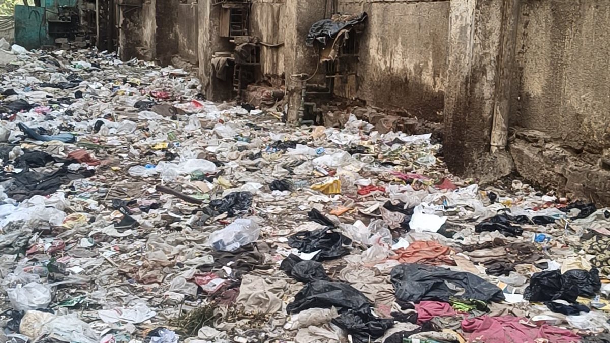 وسط غياب حى غرب الفيوم: تلال القمامة تهدد أرواح أهالي مساكن بركة الشيخ رجب 