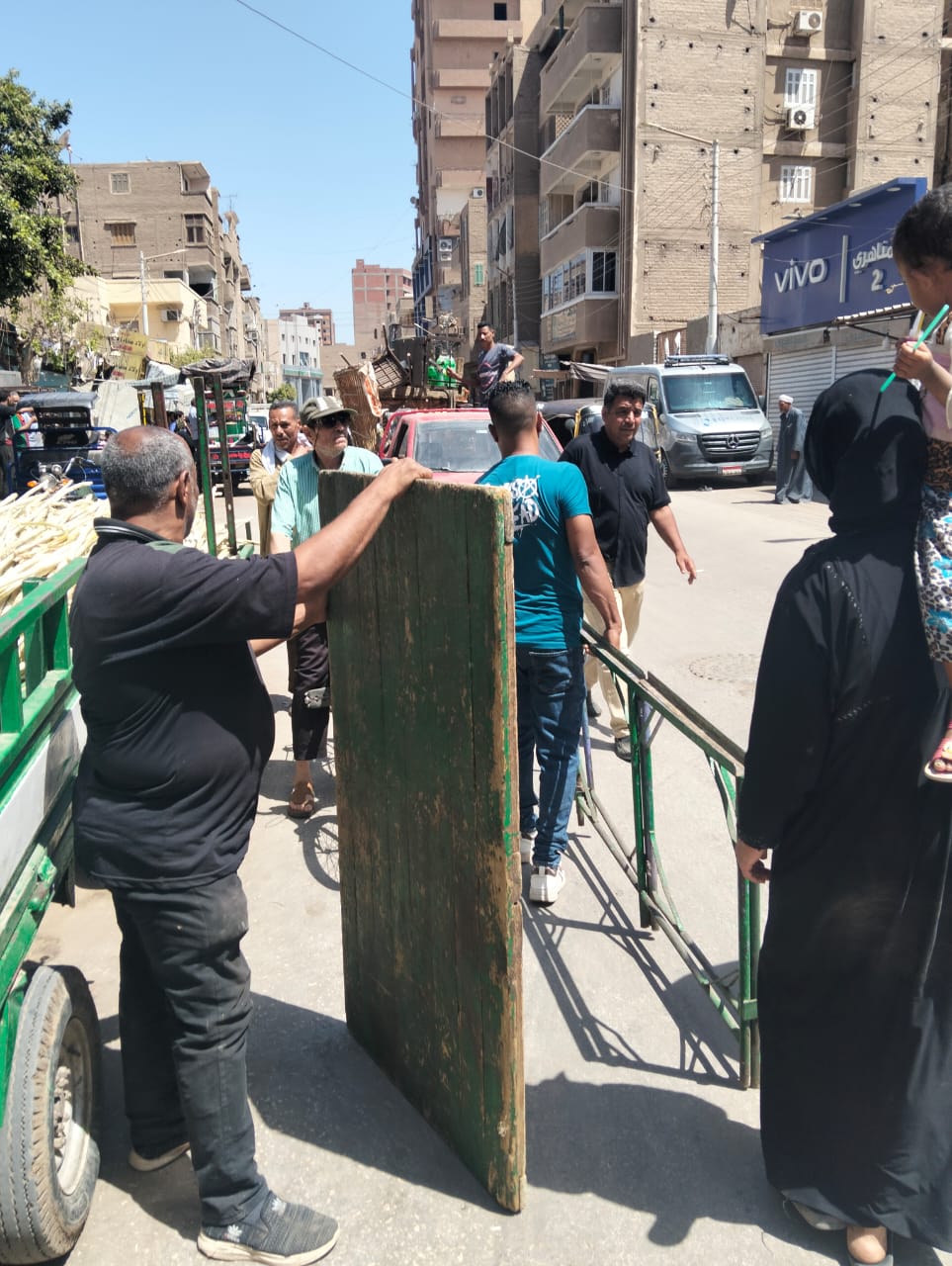 إزالة الإشغالات في أبو تيج بأسيوط
