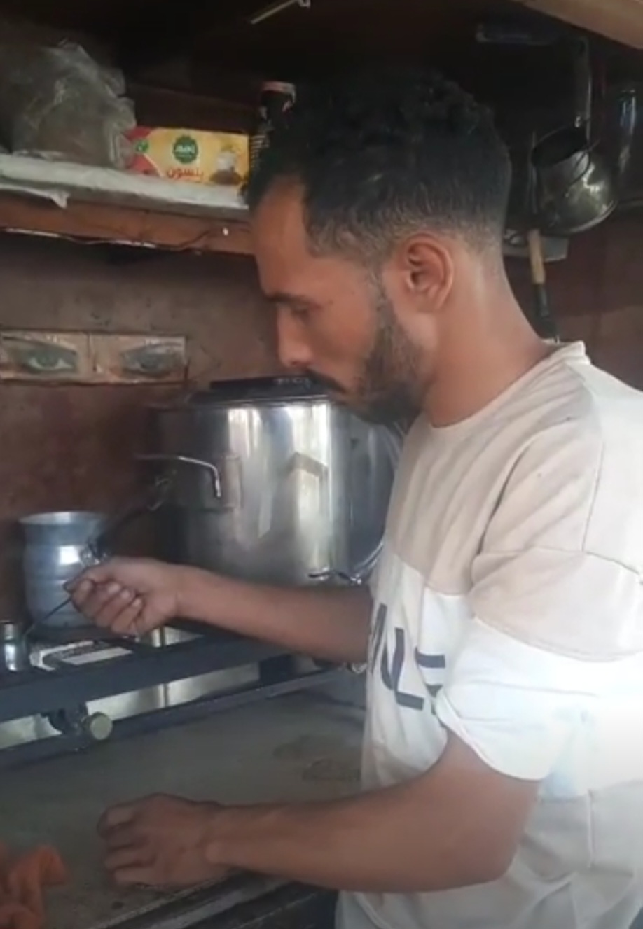 استغاثة شاب بالمنيا