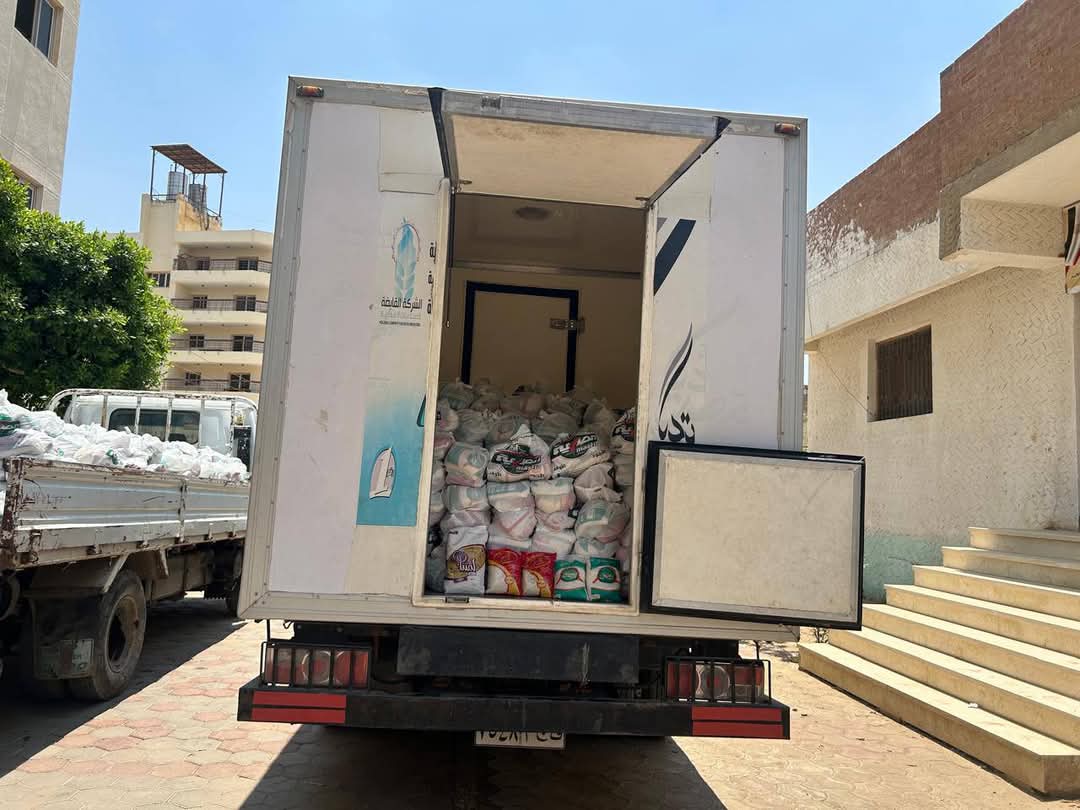 وكيل أوقاف الفيوم يسلم 2000 شنطة من السلع الغذائية لأسر الأولى بالرعاية 