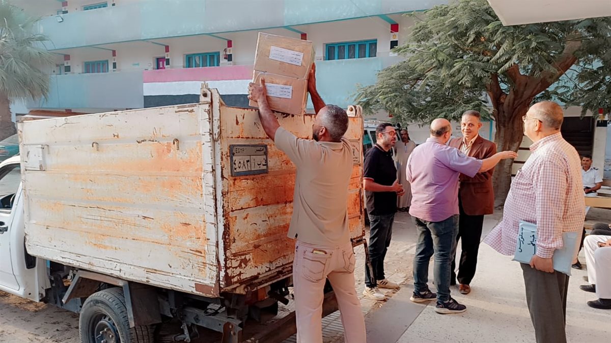 قبيصي يتابع فجرًا مركز توزيع أسئلة الشهادة الإعدادية ويشكر فريق العمل بالمطبعة السرية