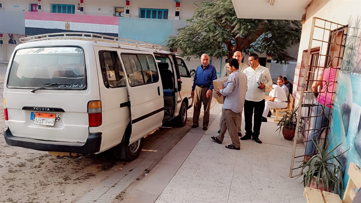 قبيصي يتابع فجرًا مركز توزيع أسئلة الشهادة الإعدادية ويشكر فريق العمل بالمطبعة السرية