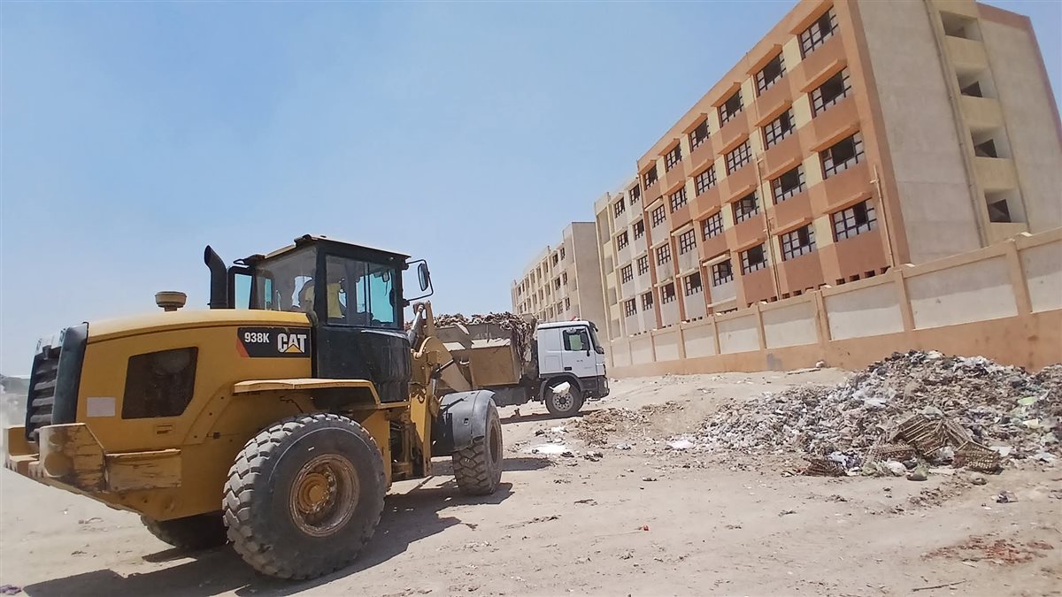 استعدادًا لعيد الأضحى المبارك.. رئيس مدينة طامية يتابع تجهيز ساحة الصلاة بأرض المحلج
