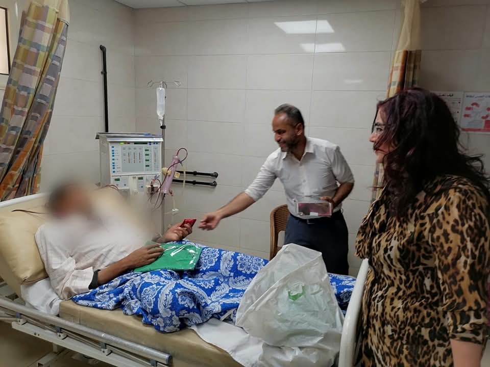 صورة لتوزيع الحلوي بالمنيا