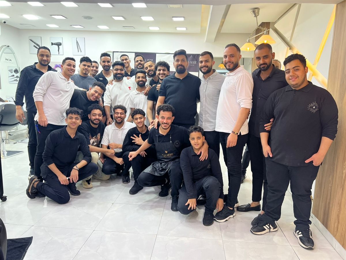 أحمد منير وفريق العمل