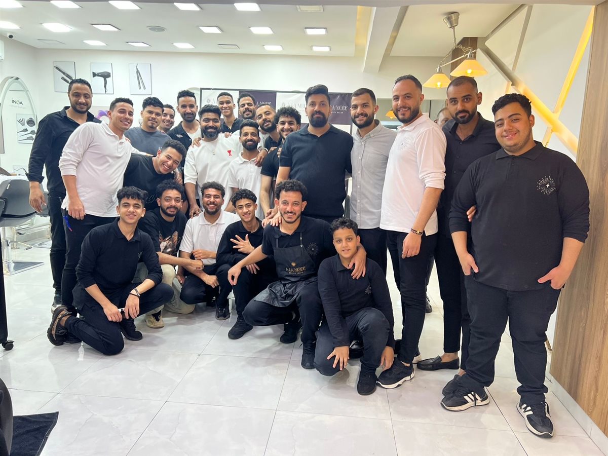 أحمد منير وفريق العمل