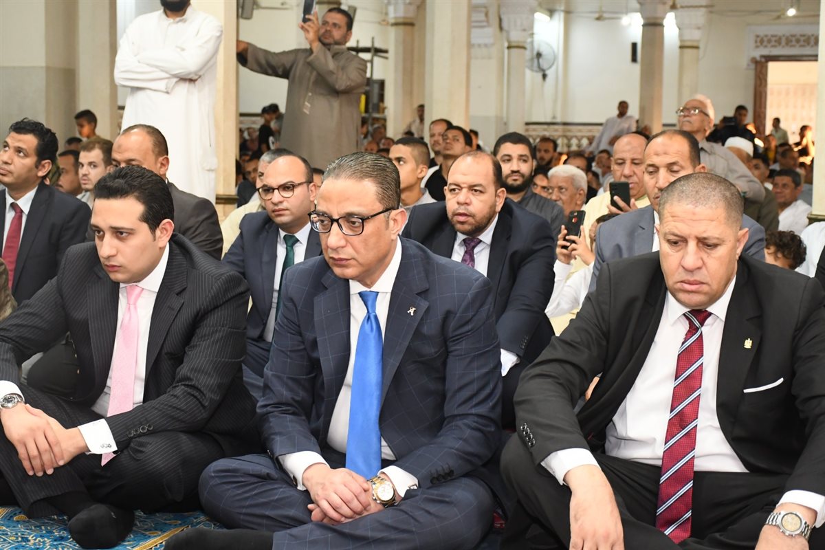 محافظ الفيوم يؤدي صلاة عيد الأضحى المبارك بمسجد ناصر الكبير