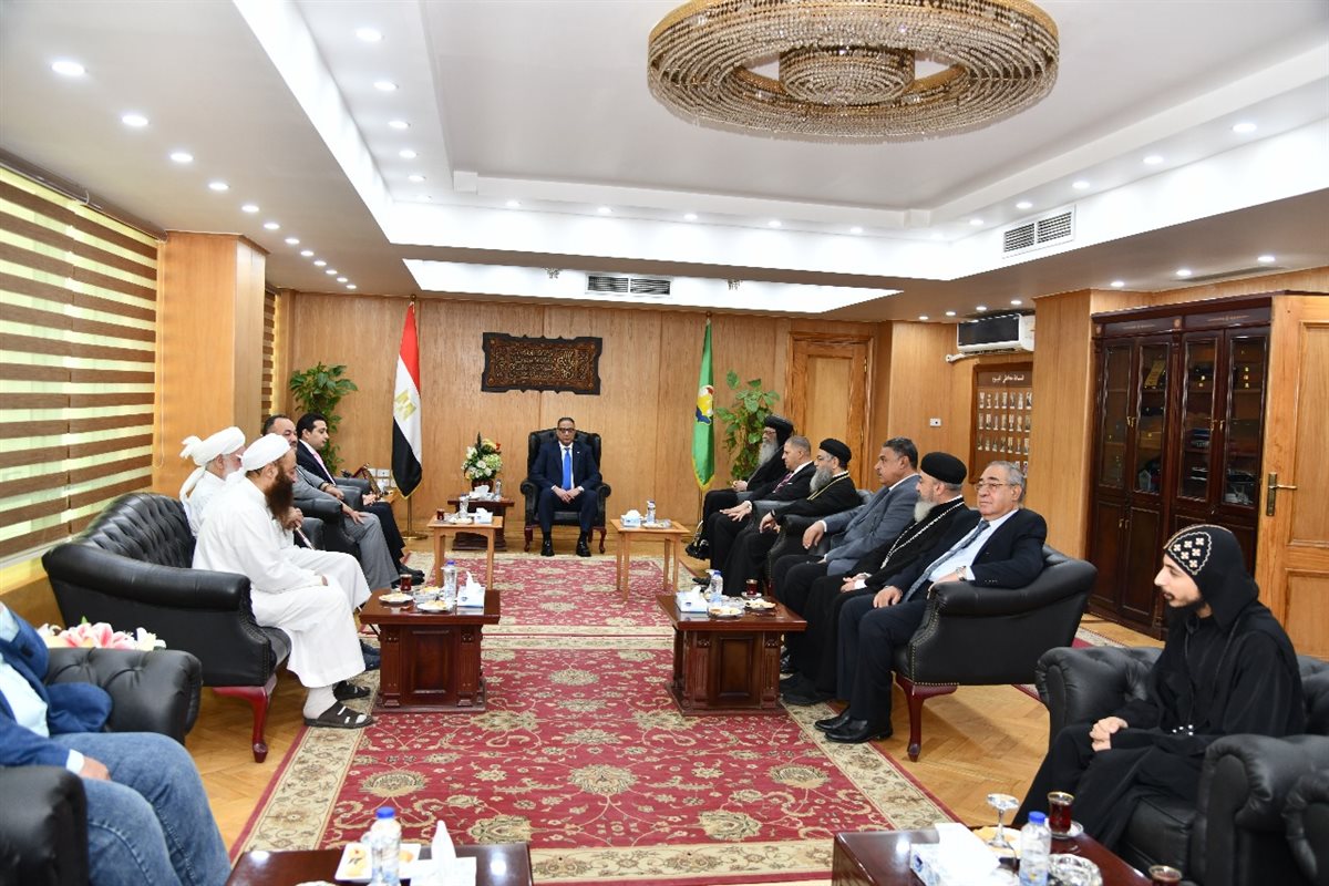 محافظ الفيوم يستقبل المهنئين بعيد الأضحى المبارك ومطران الفيوم على رأس وفد من رعاة الكنائس والقساوسة ورجال الدين المسيحي