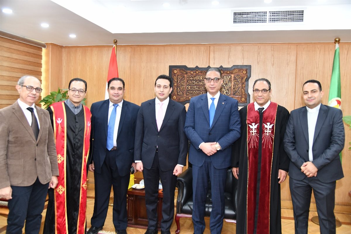 محافظ الفيوم يستقبل المهنئين بعيد الأضحى المبارك ومطران الفيوم على رأس وفد من رعاة الكنائس والقساوسة ورجال الدين المسيحي