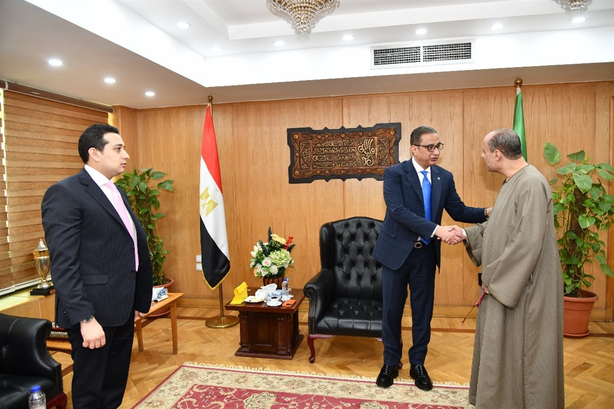محافظ الفيوم يستقبل المهنئين بعيد الأضحى المبارك ومطران الفيوم على رأس وفد من رعاة الكنائس والقساوسة ورجال الدين المسيحي