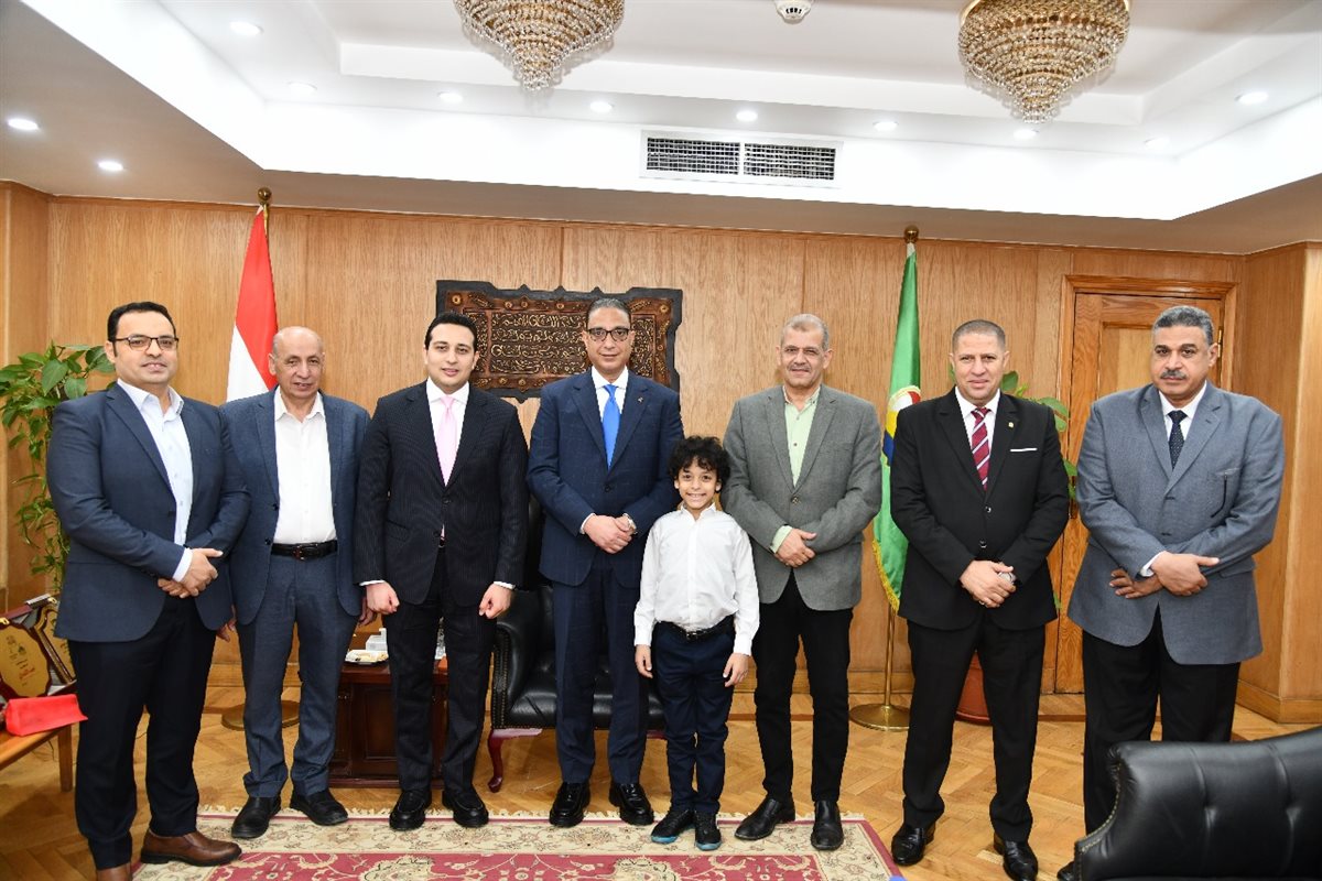 محافظ الفيوم يستقبل المهنئين بعيد الأضحى المبارك ومطران الفيوم على رأس وفد من رعاة الكنائس والقساوسة ورجال الدين المسيحي