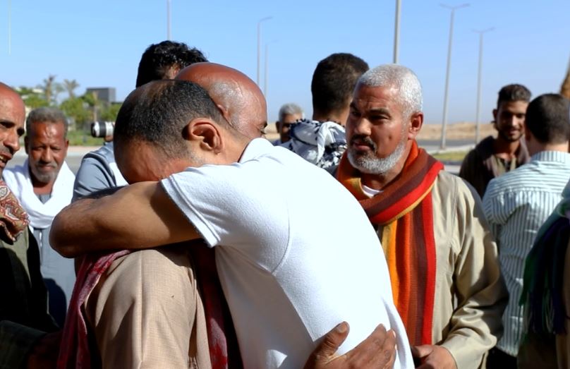 المفرج عنهم مع أهاليهم