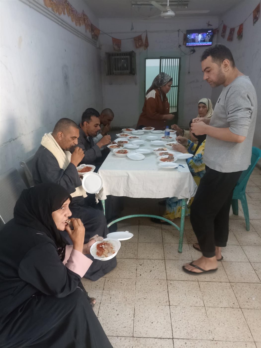 إفطار جماعي للنزلاء قسم الأمراض النفسية بمستشفى الفيوم العام احتفالا بالعيد