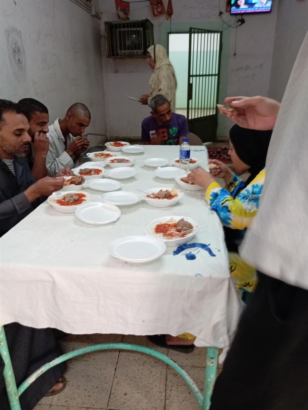 إفطار جماعي للنزلاء قسم الأمراض النفسية بمستشفى الفيوم العام احتفالا بالعيد