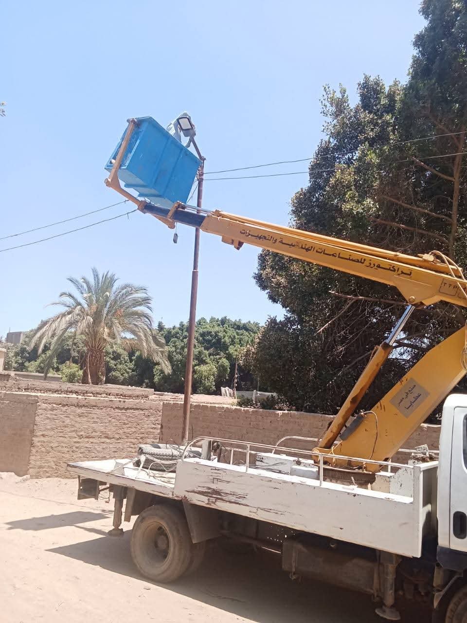 صيانة أعمدة الإنارة