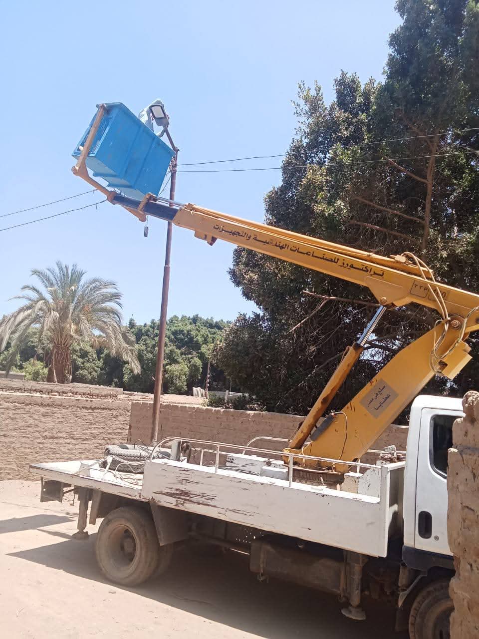 صيانة أعمدة الإنارة